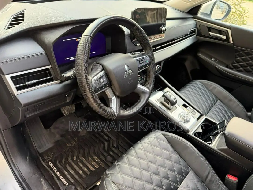 Mitsubishi Outlander 2023 Gris