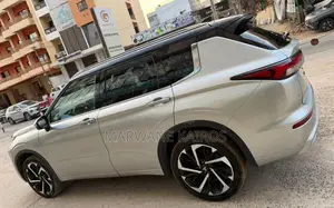 Mitsubishi Outlander 2023 Gris