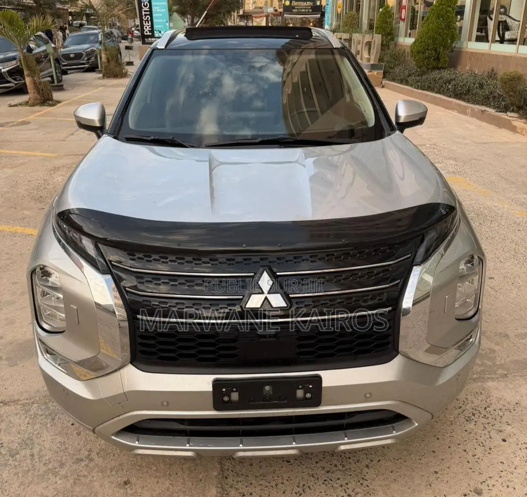 Mitsubishi Outlander 2023 Gris