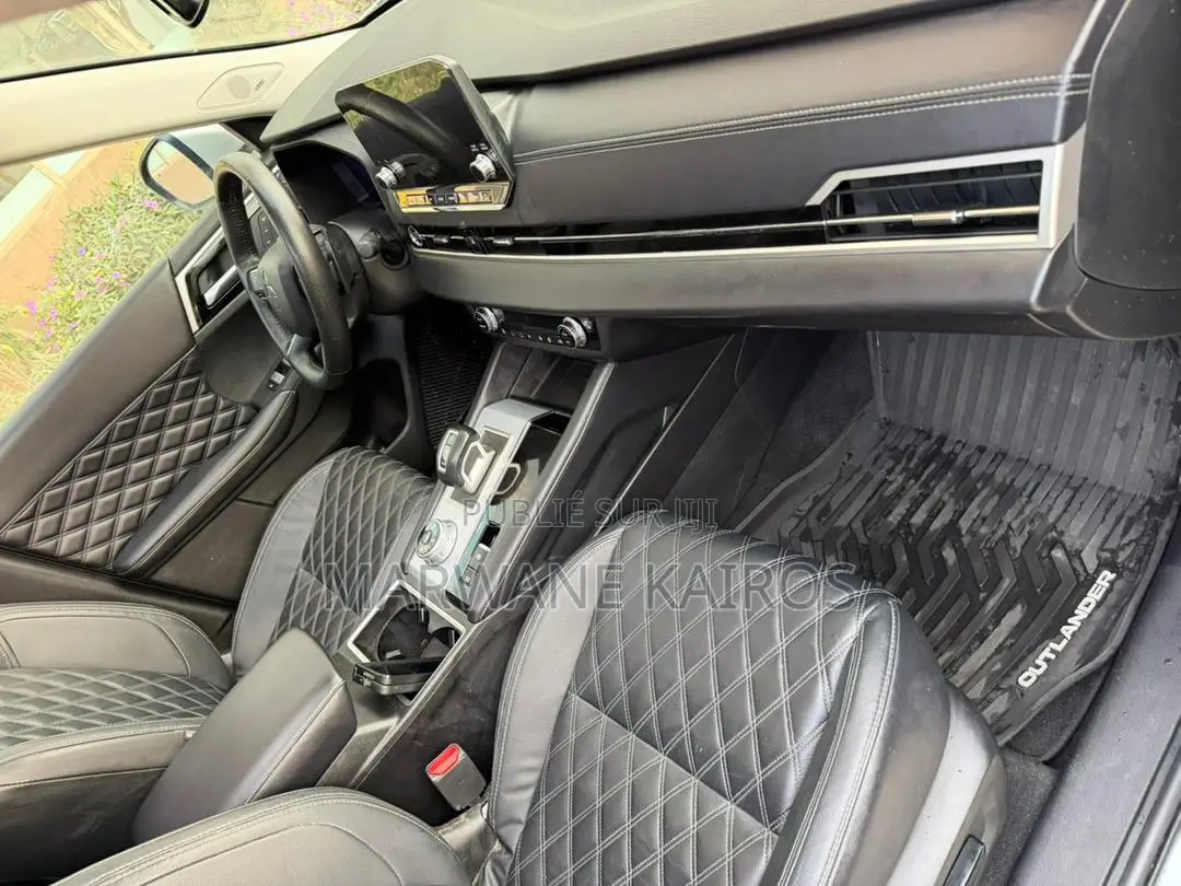 Mitsubishi Outlander 2023 Gris