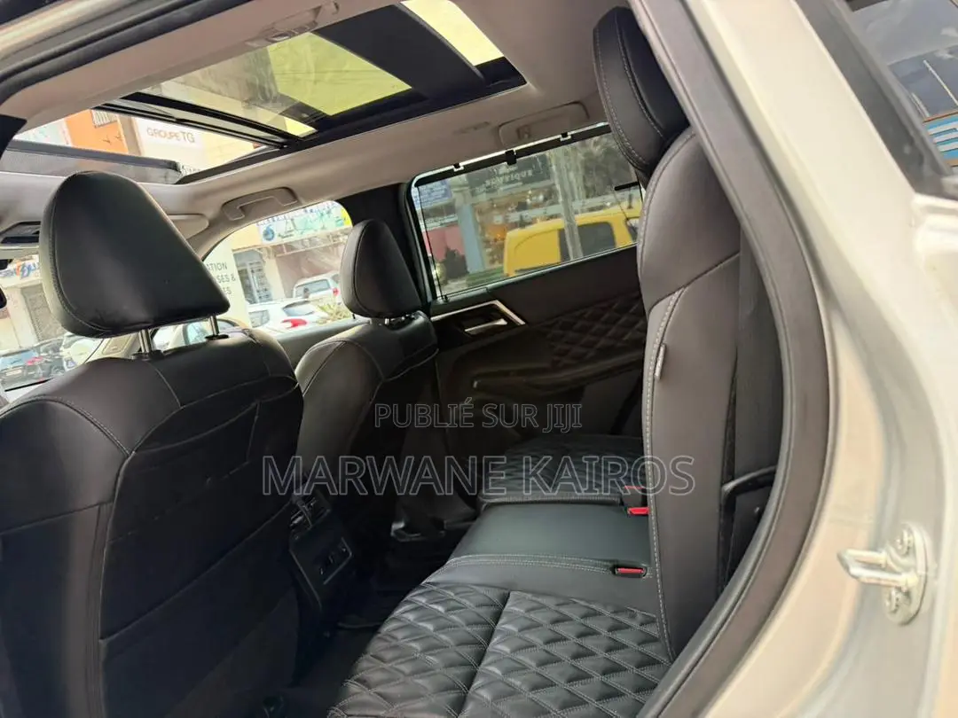 Mitsubishi Outlander 2023 Gris