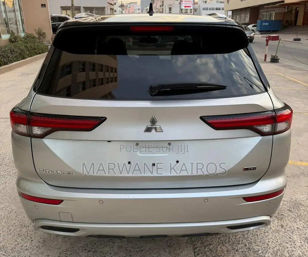 Mitsubishi Outlander 2023 Gris