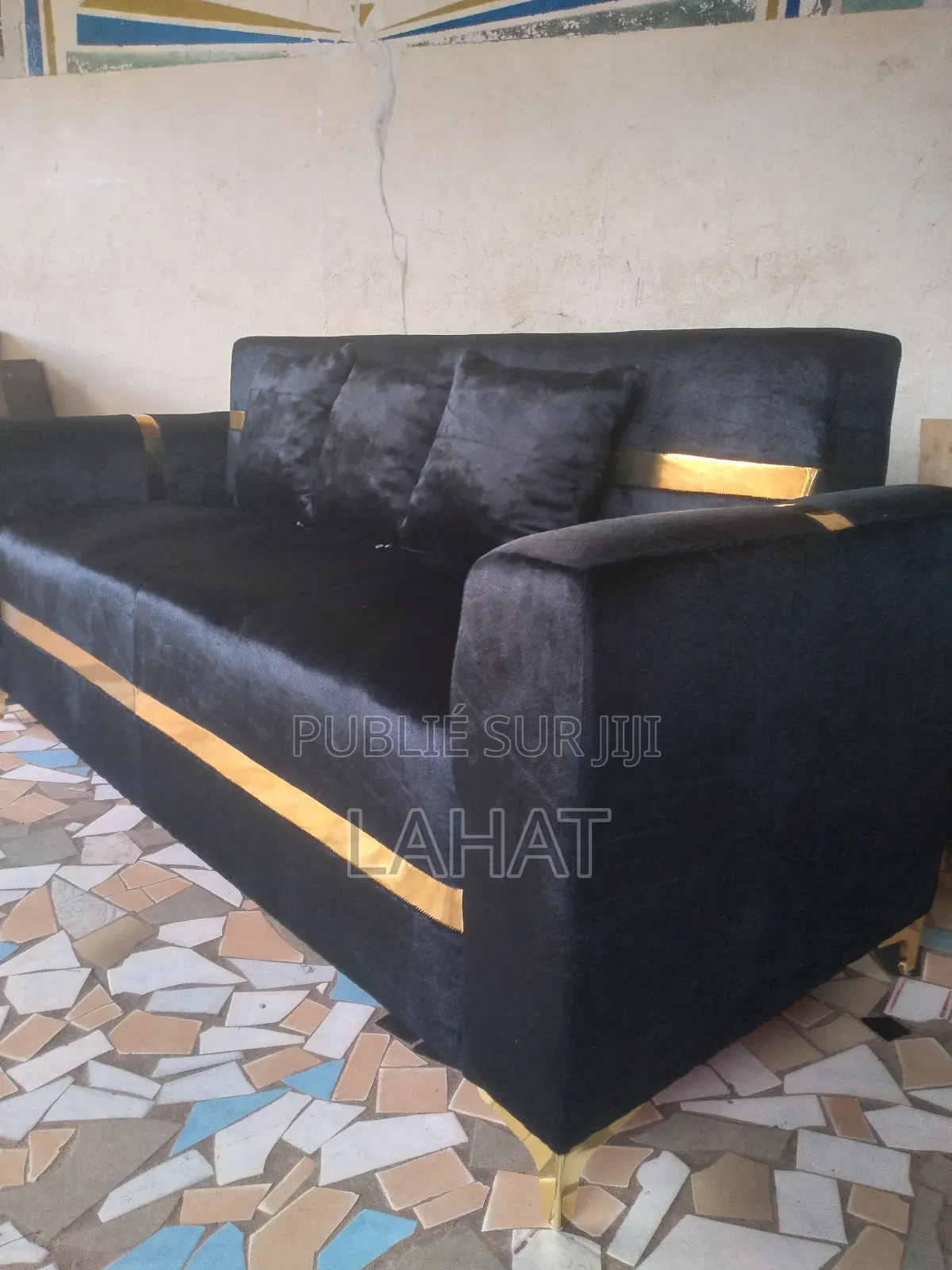 Canapé 3place Disponible