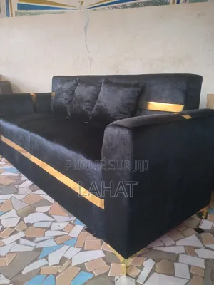 Canapé 3place Disponible