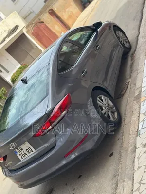 Hyundai Elantra SE Sedan FWD (2.0L 4cyl 6M) 2017 Gris