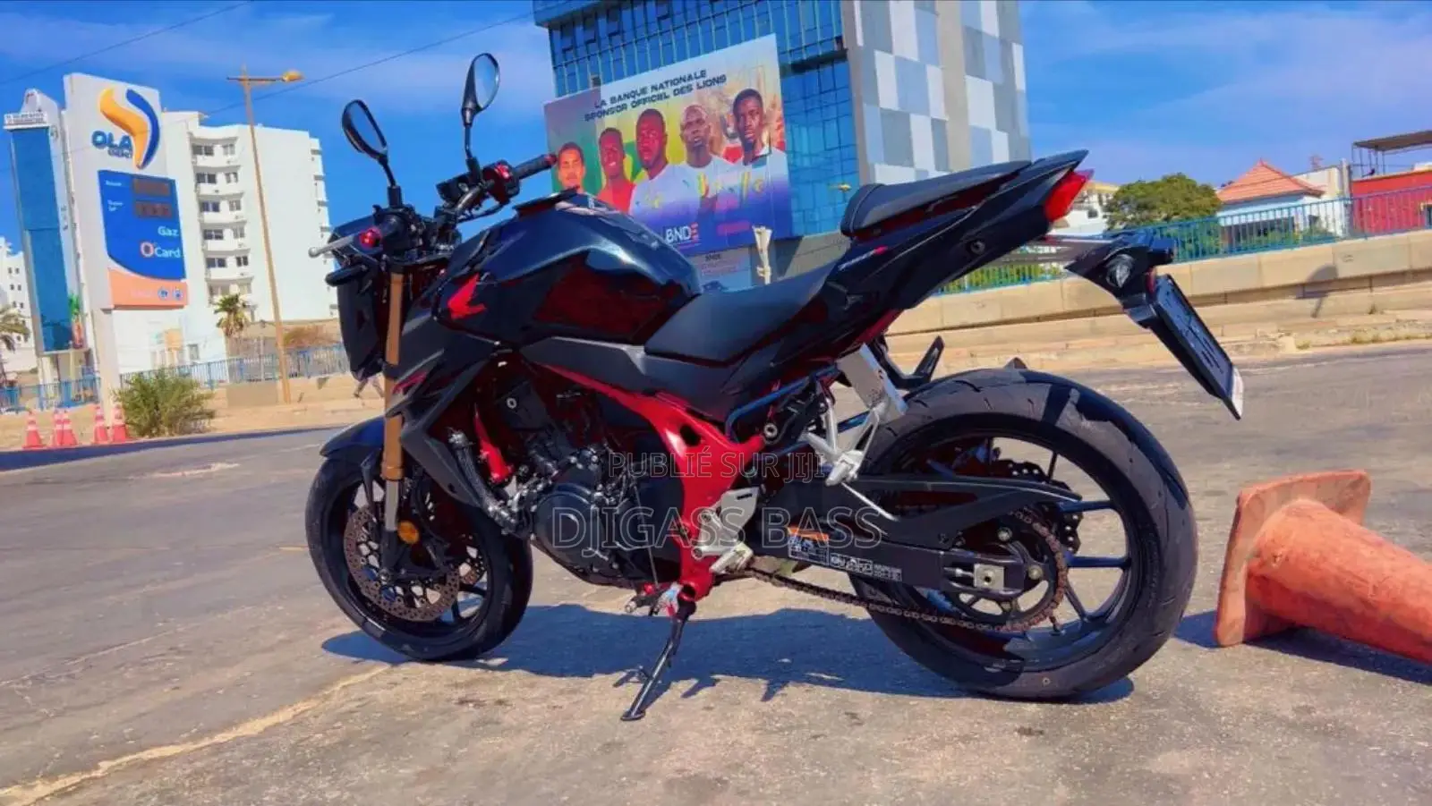 Honda CB 2023 Rouge