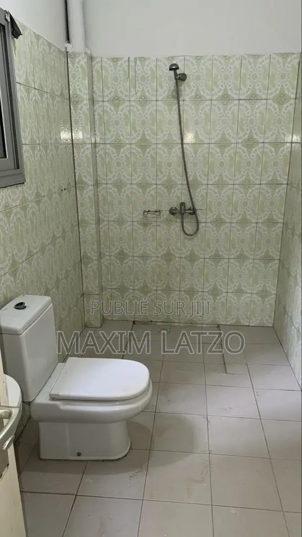 1chbre Studio dans Yoff à Louer