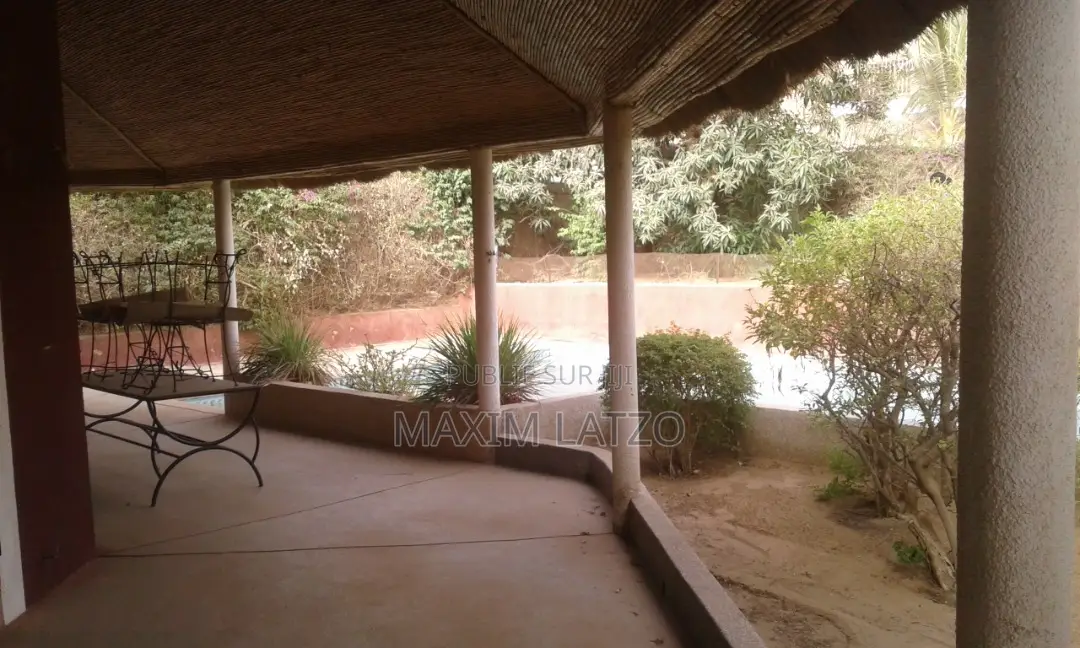 Furnished 2chbre Villa dans Sindia à Louer