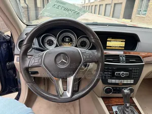 Mercedes-Benz C300 Luxury 4Matic Sedan AWD (3.0L 6cyl 7A) 2012 Bleu