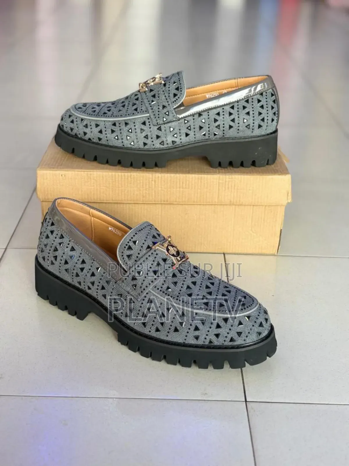 Lv Originale Disponible by WKST