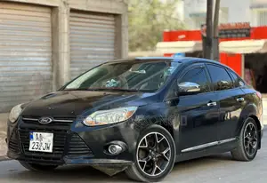 Ford Focus Titanium 4dr Hatchback (2.0L 4cyl 6AM) 2014 Noir