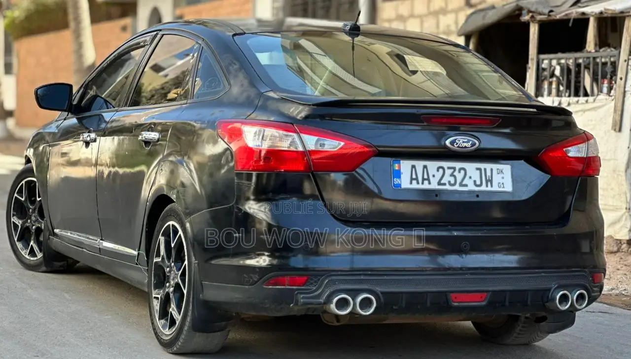 Ford Focus Titanium 4dr Hatchback (2.0L 4cyl 6AM) 2014 Noir