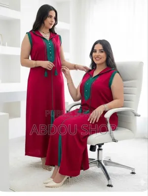 Robe Marocaine Capuchon Courte Manches Disponible