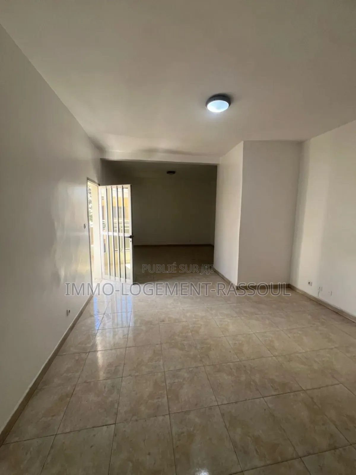 5chbre Villa dans , Mermoz Sacré-Cœur à Louer