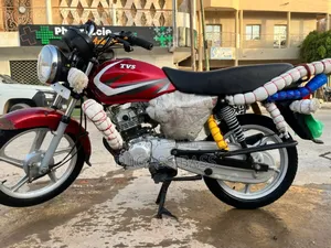 TVS HLX 125 2018 Rouge