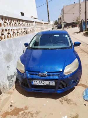 Ford Focus SEL Sedan FWD (2.0L 4cyl 6A) 2012 Bleu