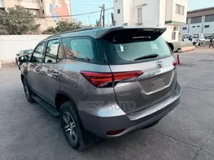 Toyota Fortuner 2018 Gris