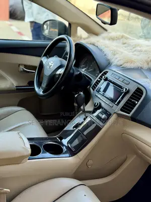 Toyota Venza AWD 2012 Beige