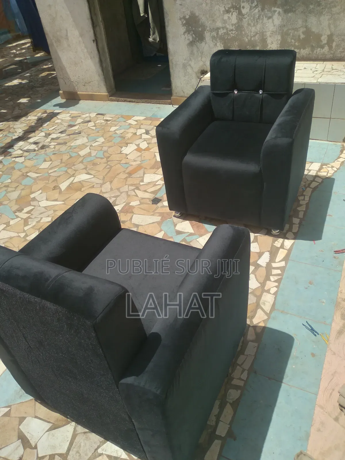 Tête-À-Tête Disponible