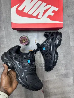 Triple Noir Nike Tn Disponible