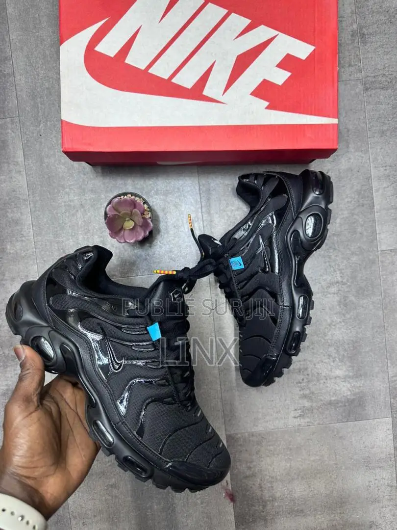 Triple Noir Nike Tn Disponible