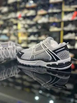 Nike Vomero 5 Disponible