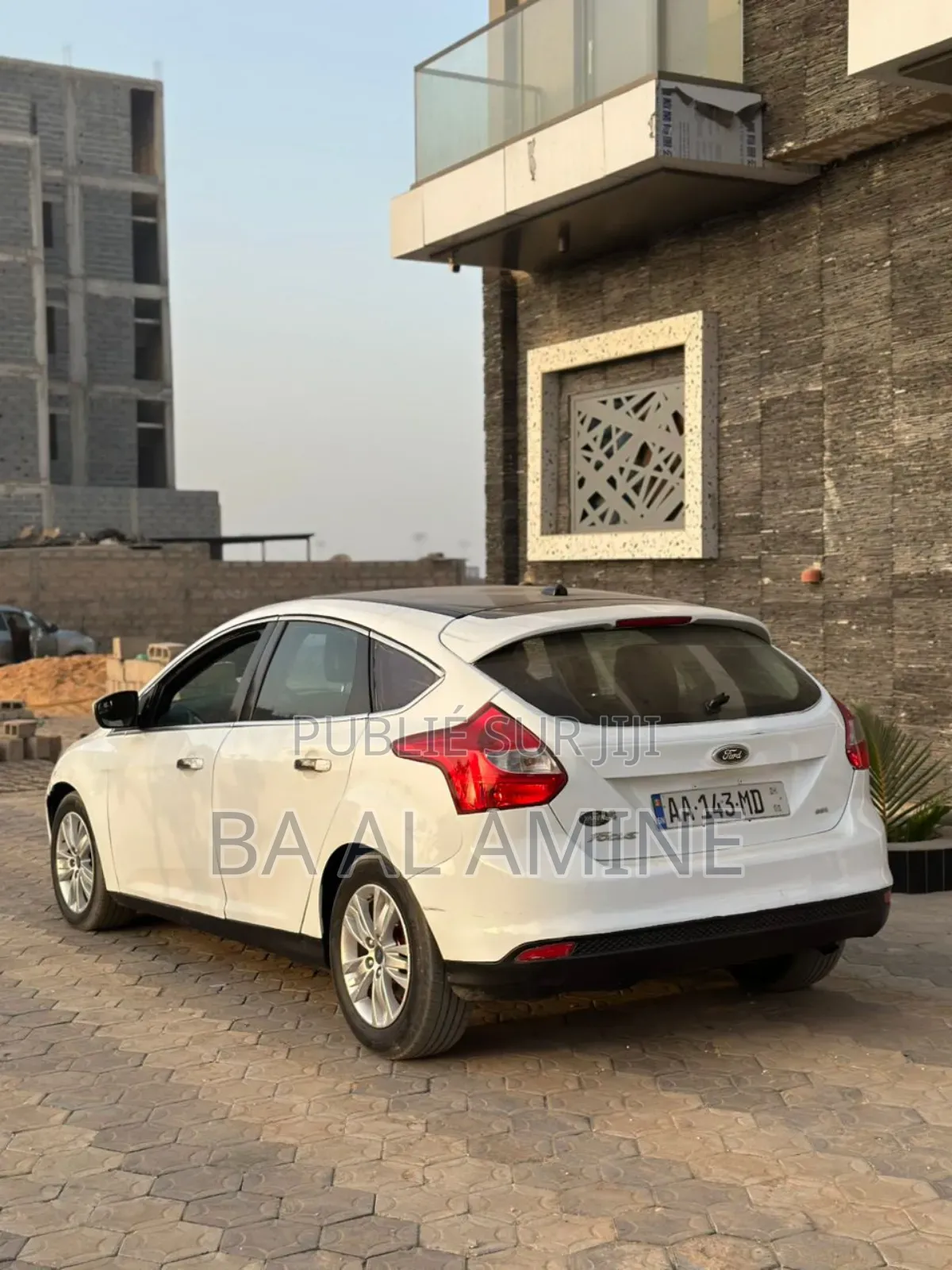 Ford Focus Titanium 4dr Hatchback (2.0L 4cyl 6AM) 2014 Blanc