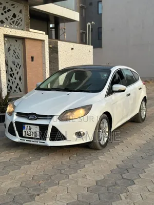 Ford Focus Titanium 4dr Hatchback (2.0L 4cyl 6AM) 2014 Blanc