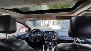 Ford Focus Titanium 4dr Hatchback (2.0L 4cyl 6AM) 2014 Blanc