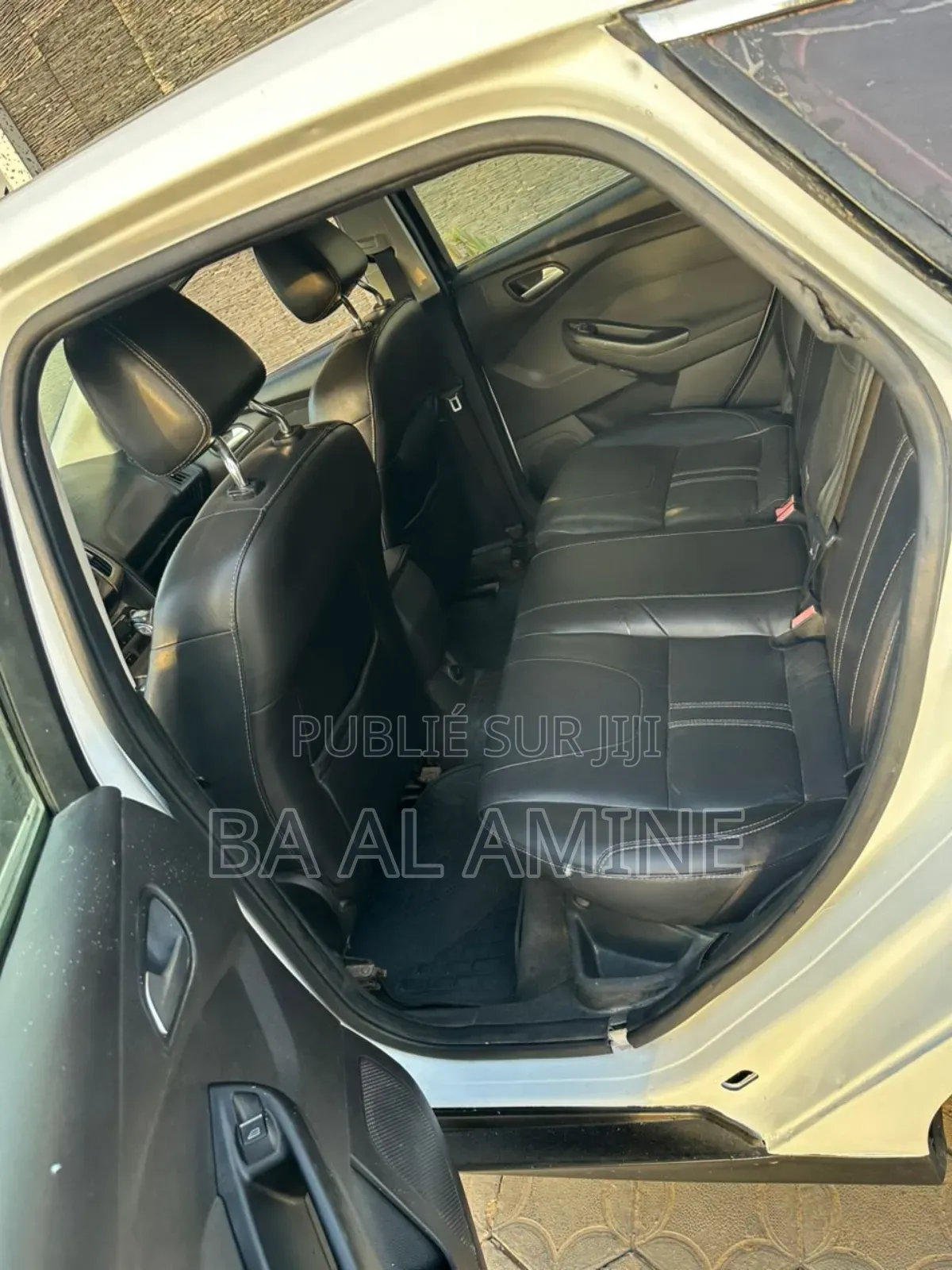 Ford Focus Titanium 4dr Hatchback (2.0L 4cyl 6AM) 2014 Blanc