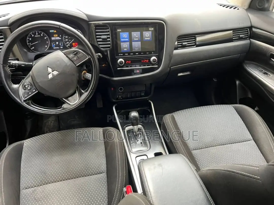 Mitsubishi Outlander 2020 Gris