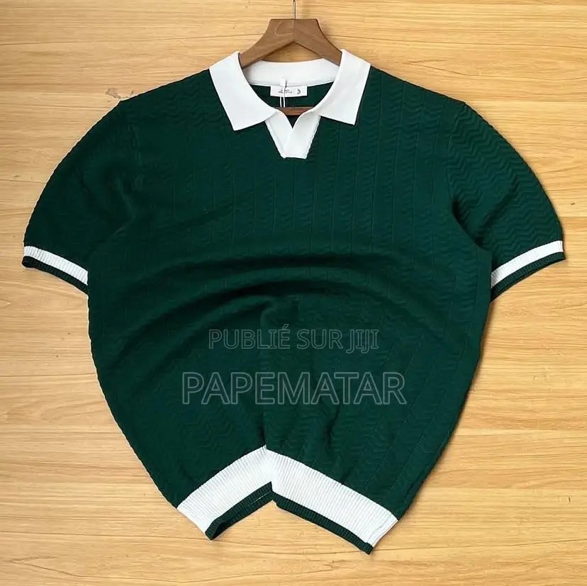 Nous Vendons Des Vêtements De Marque