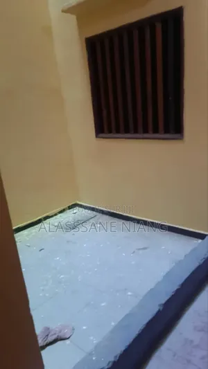 2chbre Appartement dans Neant, Biscuiterie à Louer