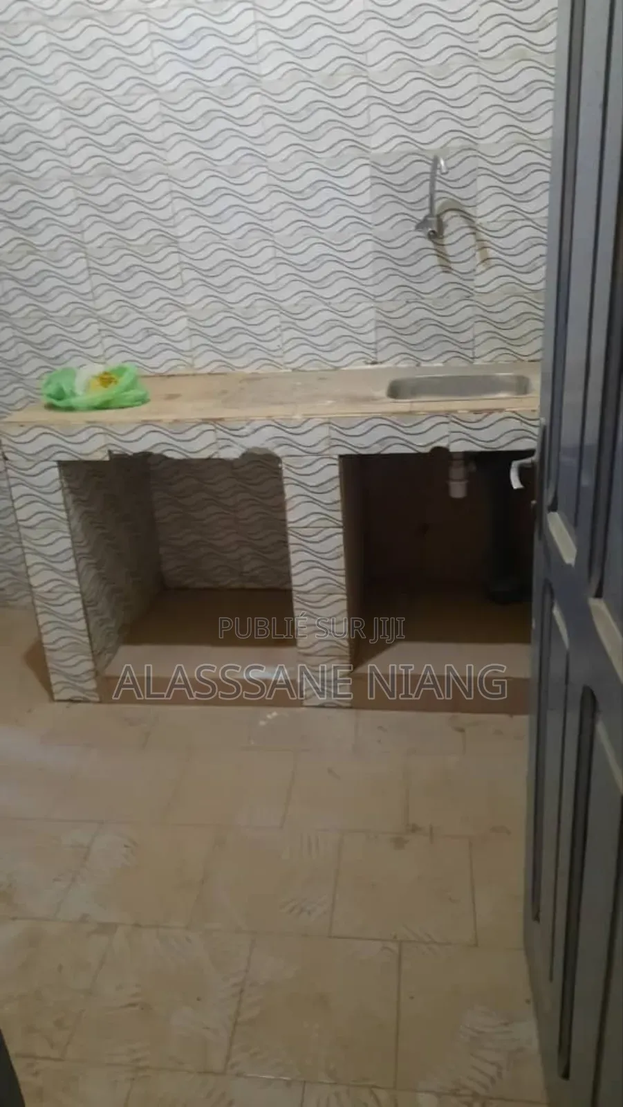 2chbre Appartement dans Neant, Biscuiterie à Louer