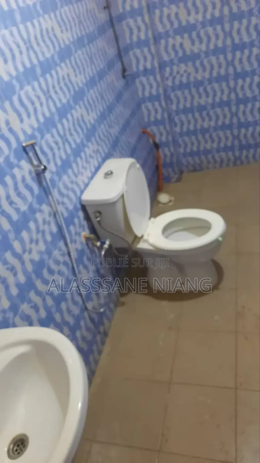 2chbre Appartement dans Neant, Biscuiterie à Louer