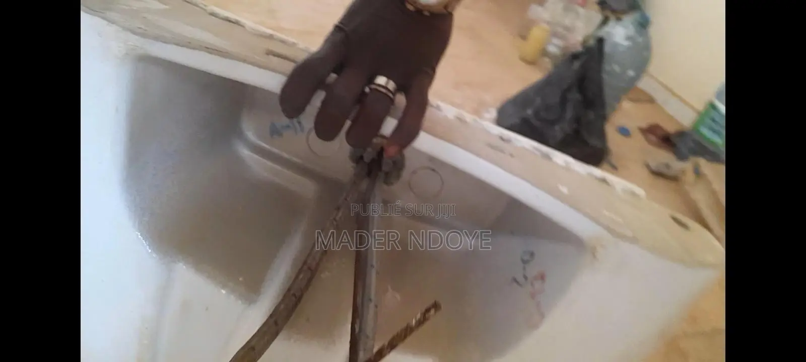 Une Chaise Anglais Et Un Lavabo