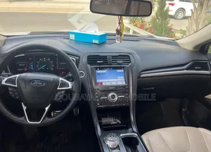 Ford Fusion 2018 Blanc