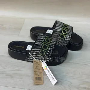 Shoes Sandale Adidas Original Qualité Disponible