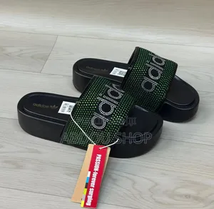 Shoes Sandale Adidas Original Qualité Disponible