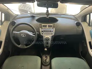 Toyota Yaris L Hatchback 3dr 2014 Bleu