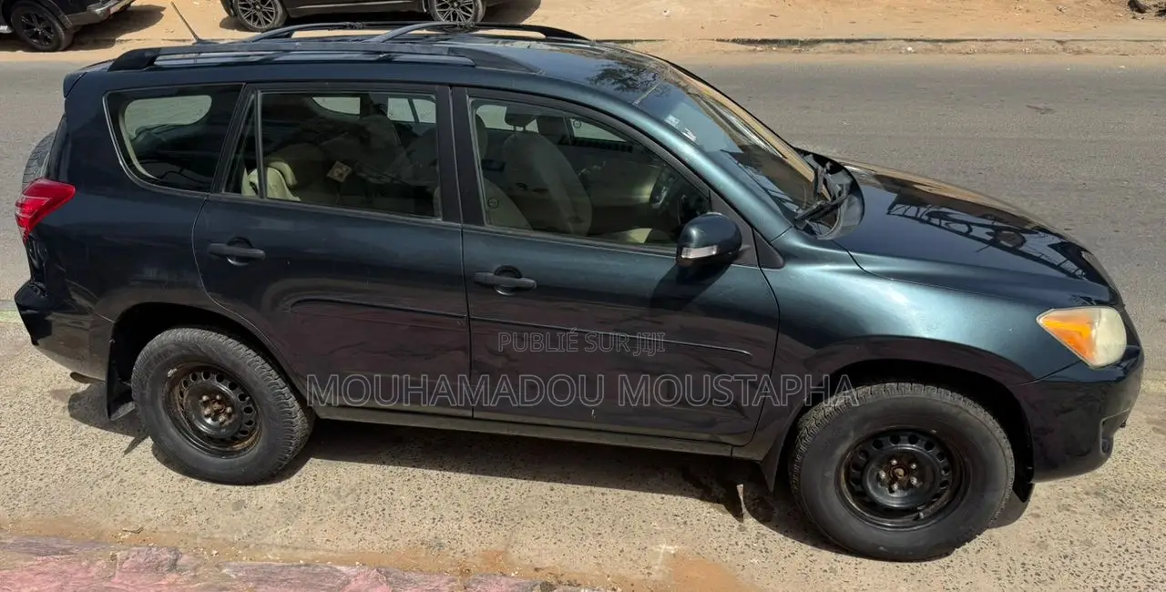 Toyota RAV4 LE 4dr SUV AWD (2.5L 4cyl 6A) 2015 Autre