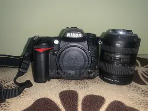 Nikon D7000 Avec 16-85mm Grand Angle Presque Neuf