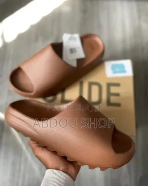 Chaussure Yezzy Sandale Yezzy Adidas Disponible