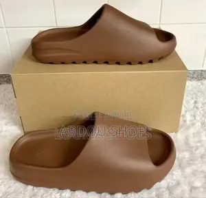 Chaussure Yezzy Sandale Yezzy Adidas Disponible