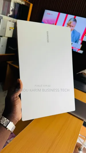 Nouveau Samsung Galaxy Book 2 8GB Intel Core i5 SSD 512GB