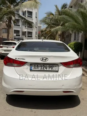 Hyundai Elantra Limited Sedan FWD (1.8L 4cyl 6A) 2013 Blanc