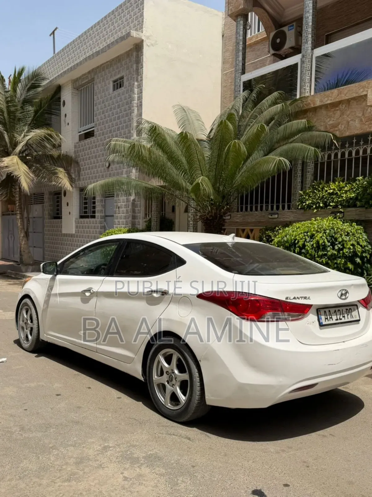 Hyundai Elantra Limited Sedan FWD (1.8L 4cyl 6A) 2013 Blanc