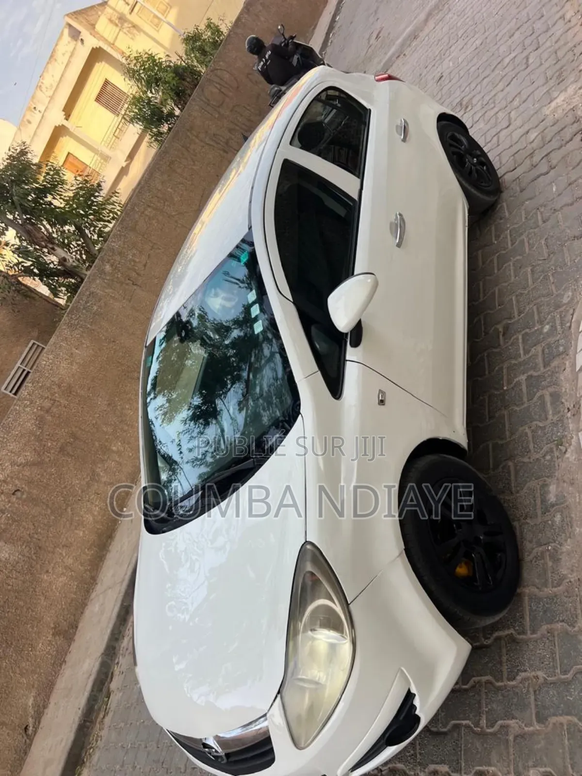 Opel Corsa 2010 Blanc cassé