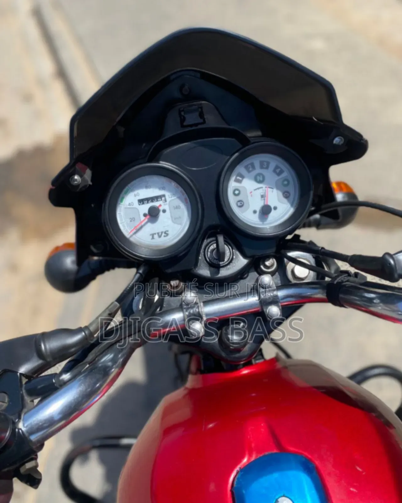 TVS HLX 125 2023 Rouge