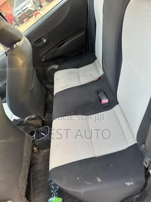 Toyota Yaris 2012 Gris